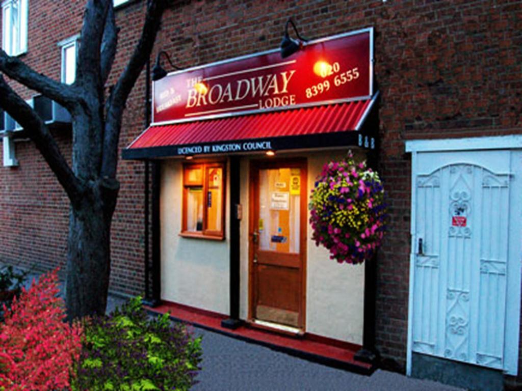 Broadway Lodge Bed And Breakfast Surbiton Extérieur photo