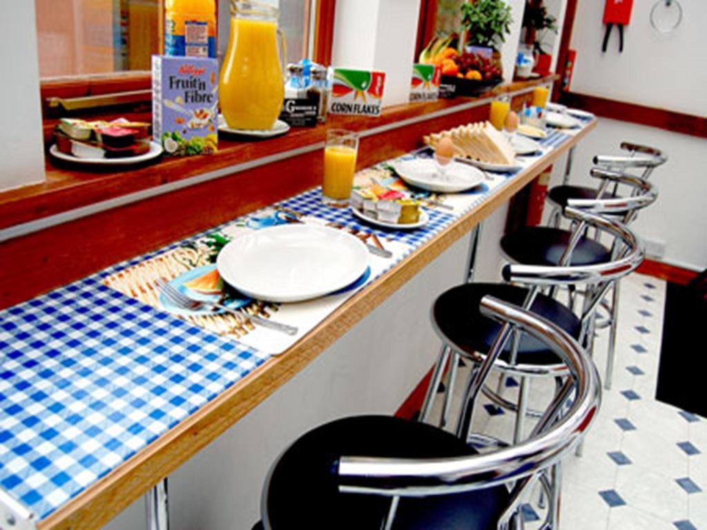 Broadway Lodge Bed And Breakfast Surbiton Extérieur photo